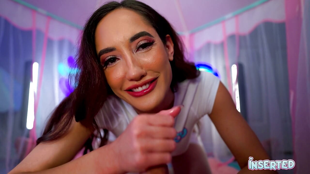 La chatte magique de Chloe Amour est insérée