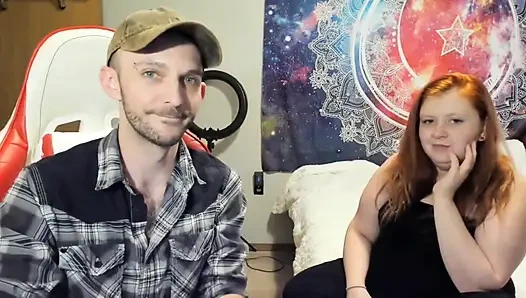 Animour külot dildo kutularını açıp mastürbasyon yapıyor