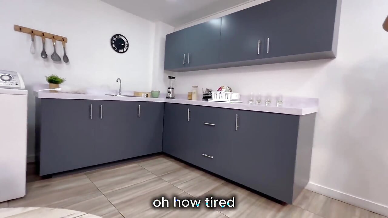 I Fuck My Stepmom's Friend in the Kitchen I Make Her Have an Orgasm with My Huge Cock