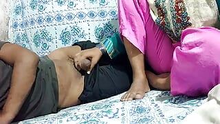 大胸部格里和男孩在尼泊尔丛林中发生性关系