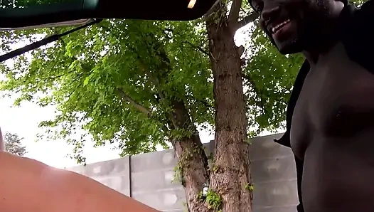 Schwarzer Monsterschwanz Zerstört Zwei Nasse Schlampen Im Park