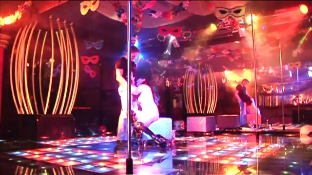 Double Penetratrion on the Club Stage for This Italian Slut