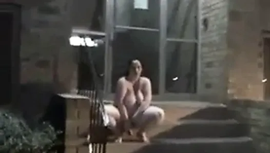 masturbates outdoors in public apartment complex