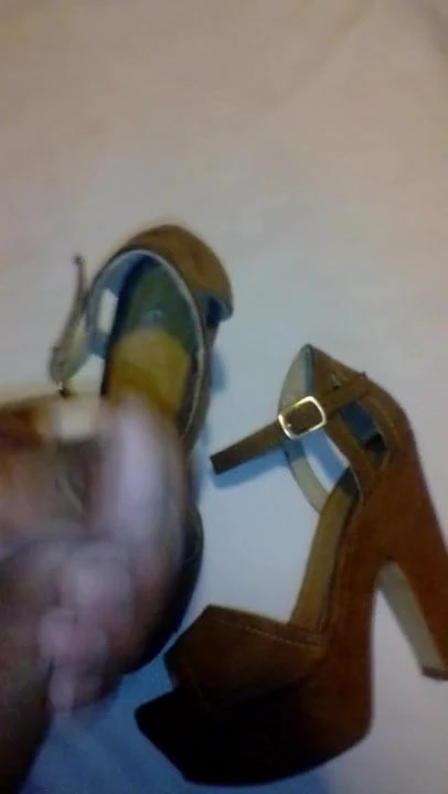 Tôi cojo los tacones café de laura shoejob bắn tinh