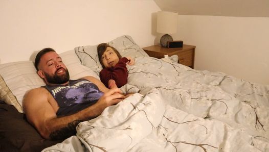 Ongeplande seks in een hotelkamer tussen stiefzoon en stiefmoeder