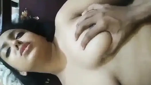 Cewek seksi desi disetubuhi dengan bf