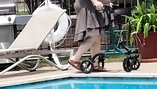 Musim Panas Telah Tiba! Waktunya Kunjungan Pertama Ke Kolam Renang Vicki Style Si Suster Seksi!