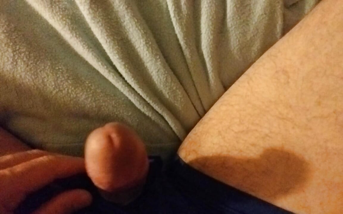Igranje s mojim kurcem dvjema seksi milficama
