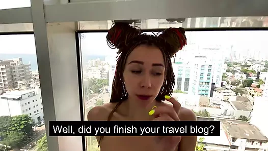 Beklenmedik komşum amcığımın içine boşalıyor ve telefonuma her şeyi kaydetti