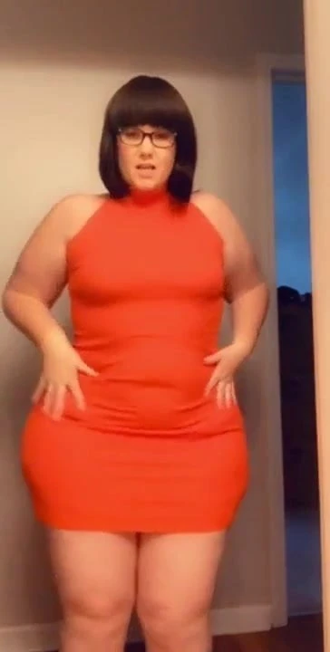 Sexy BBW shaking her wide ass