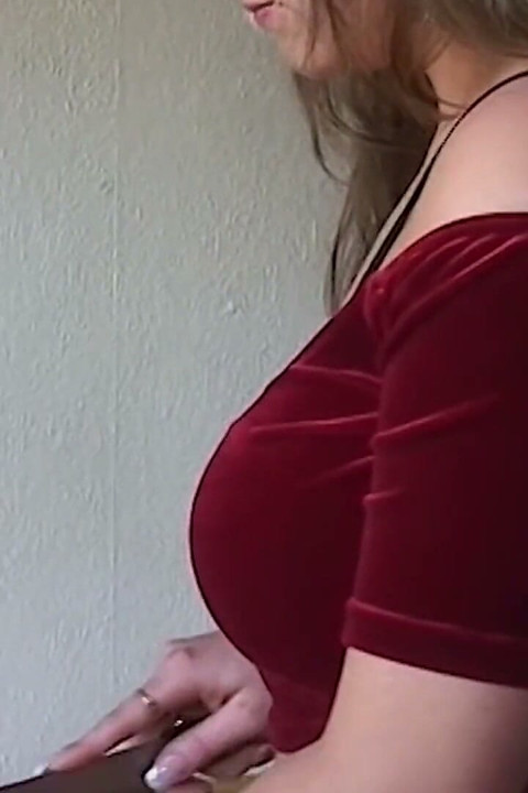 German Babe Gets Her Pussy Drilled Deep by a Experienced Man While She Cooks