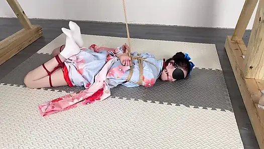 Der Höhepunkt, wie man einen Kimono an einem sonnigen Tag trägt