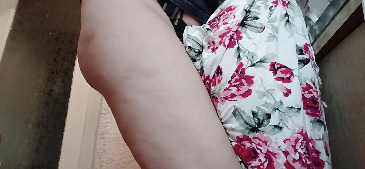 남편이 직장에 있는 동안 내 여주인이 나를 따먹어