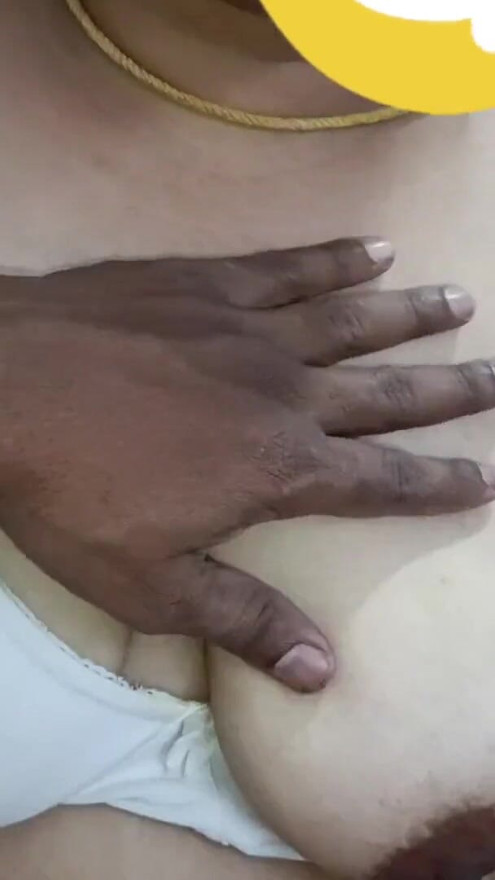 Desi hed hot tante nyder sine kæmpe patter | klip 1