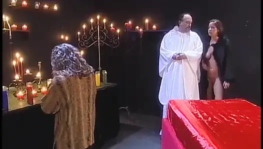 Pelacur sange dientot di gereja