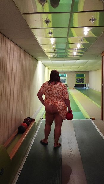Il mio culo nudo al bowling