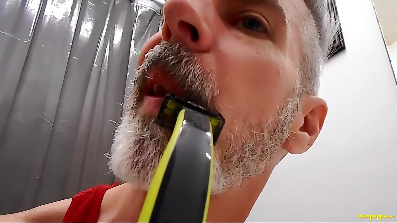 Teaching You to Shave - Daddy Giant 8