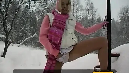 Lesley memuaskan memeknya