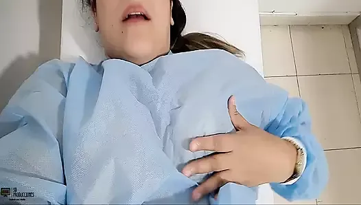 Я включен, когда я на приеме к моему гинекологу в видео от первого лица - порно на испанском