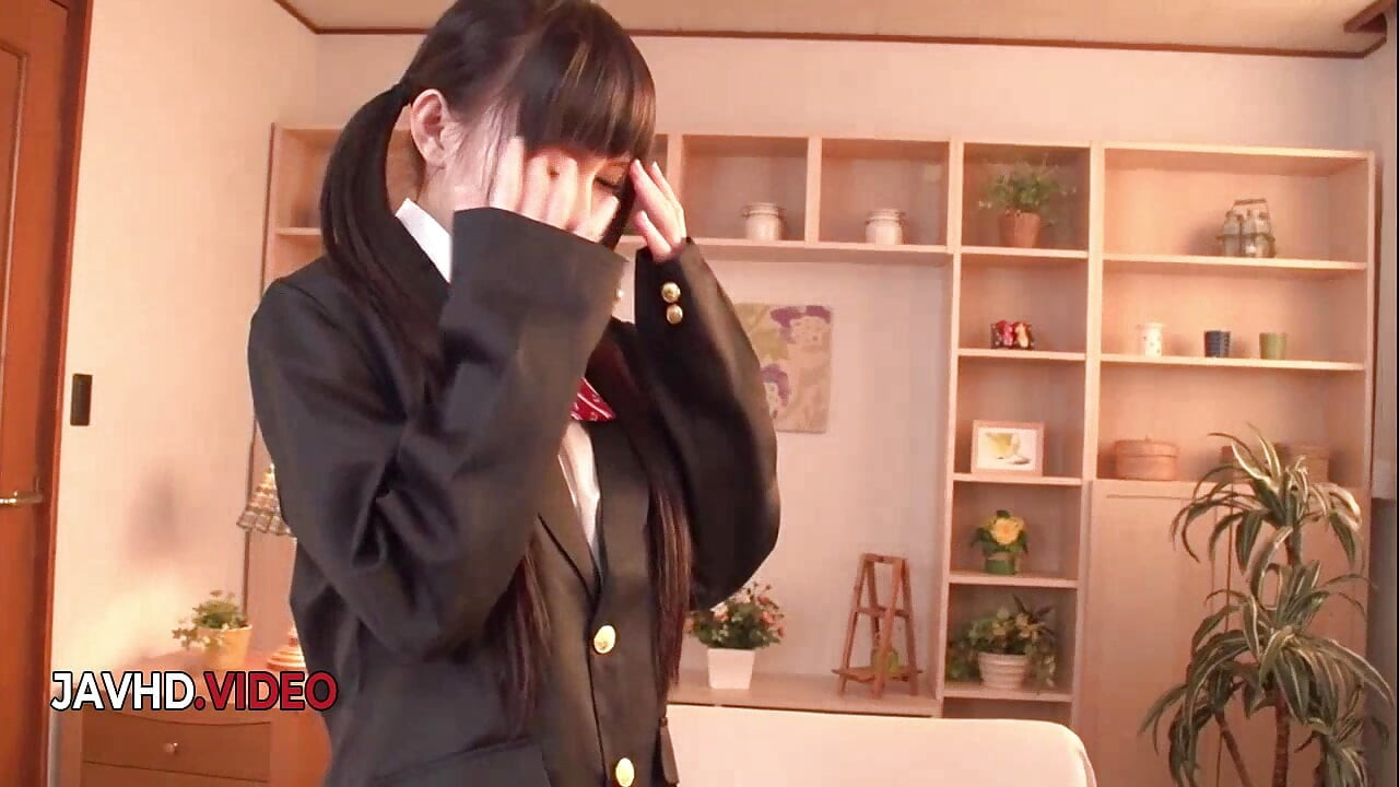 Marie Konishi hunkert naar een hardcore blowjob en neukbeurt