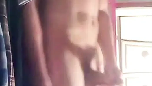 Yalnız evde büyük yarak