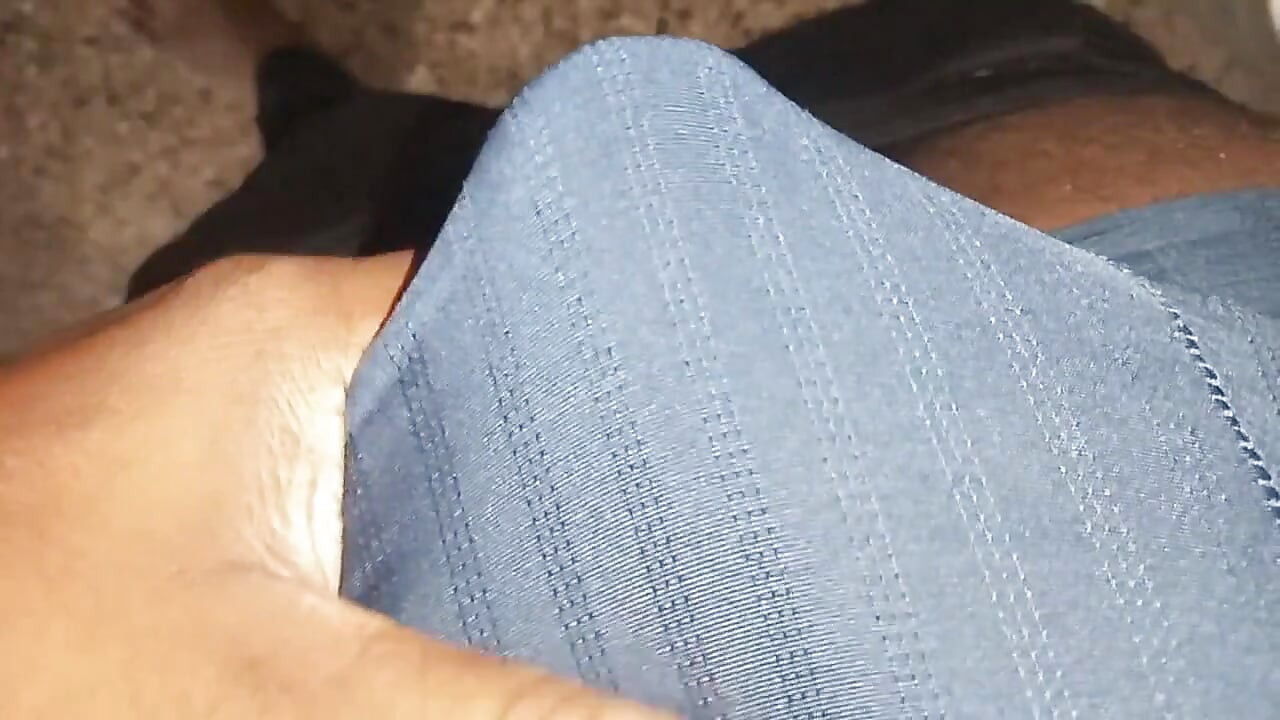 Gladna litica 7 inča ki desi penis ispušta spermu