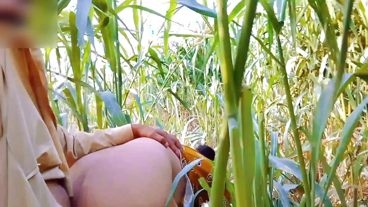 Pawg culo bionda cougar viene scopata nel parco