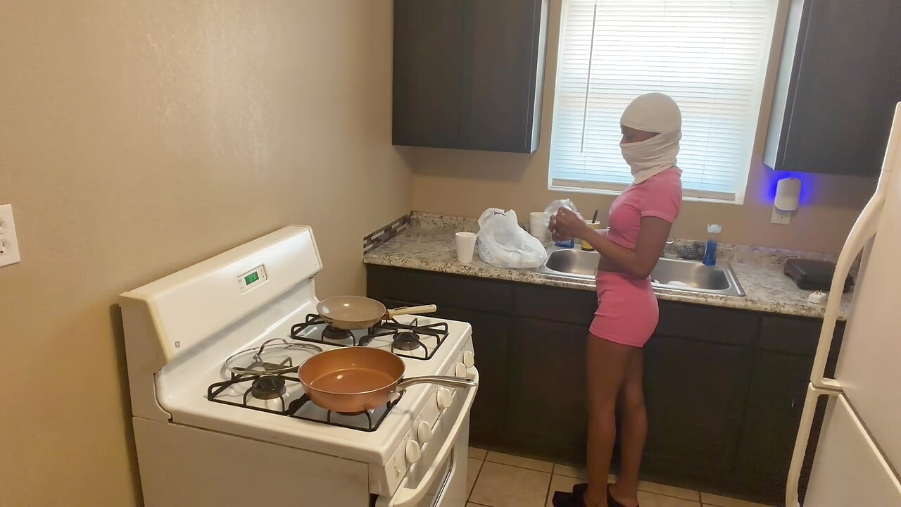 Hot babe naked making breakfast for her boyfriend m