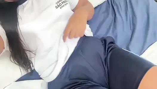 Studentin beim masturbieren erwischt, schickte es dem lehrer