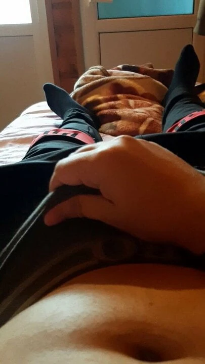 Ragazzo si masturba fino a venire