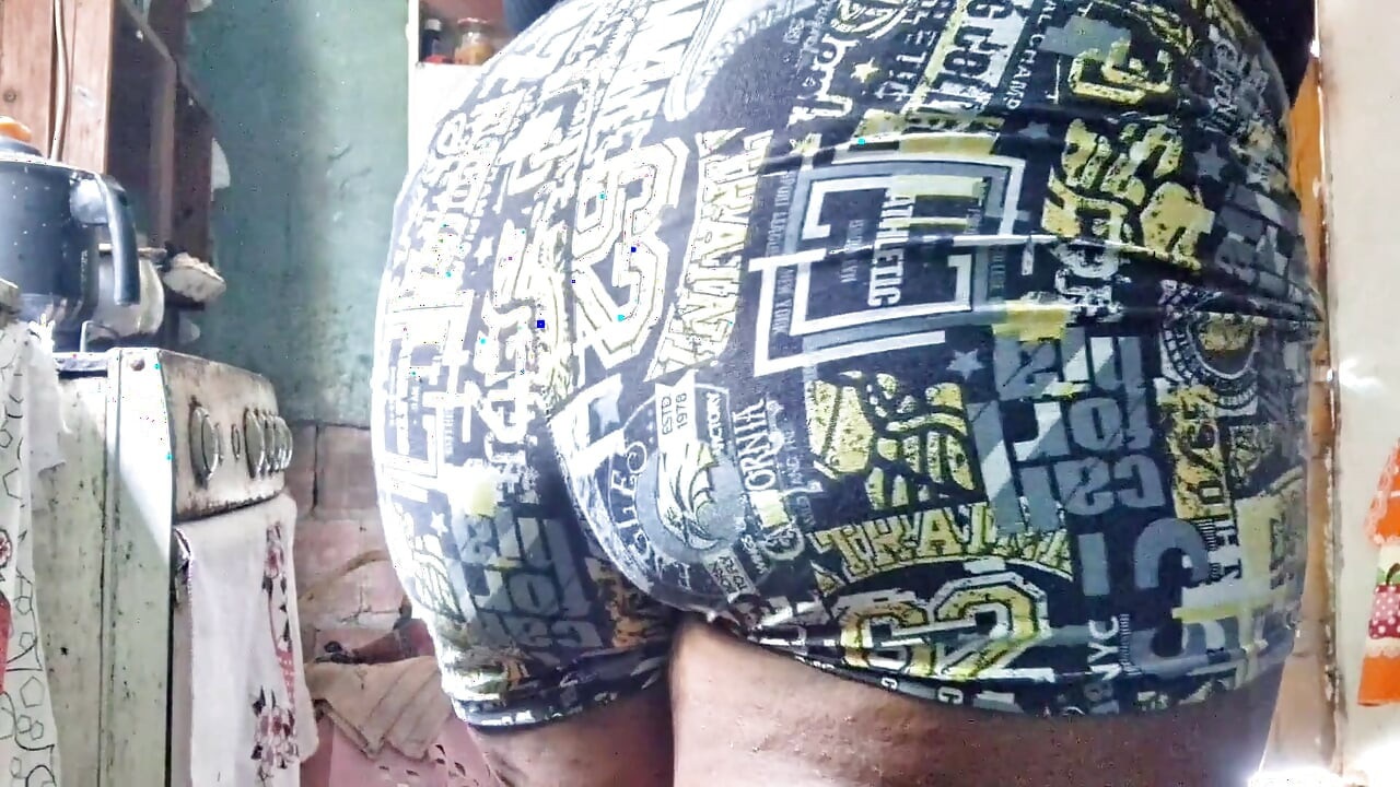 Showing Pussy