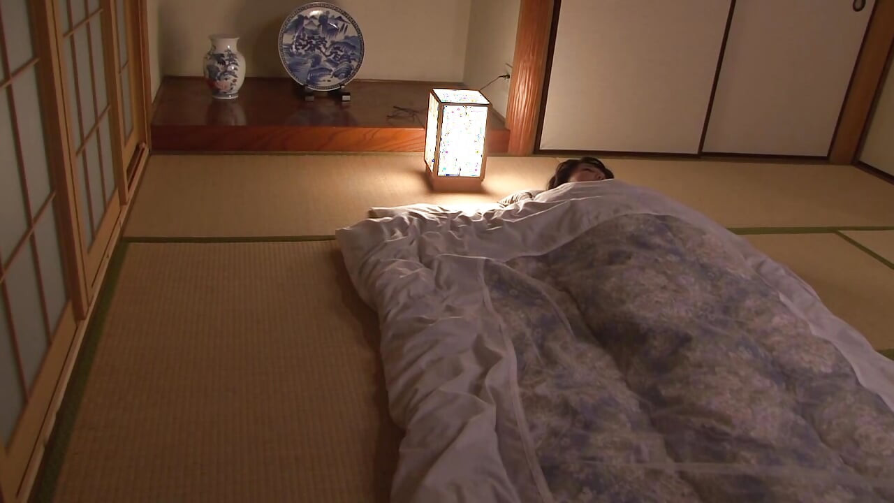 A180F06 A forbidden affair where Aisu, aroused by her defenseless mother's chest, sways between reason and desire, immersed in pleasure!