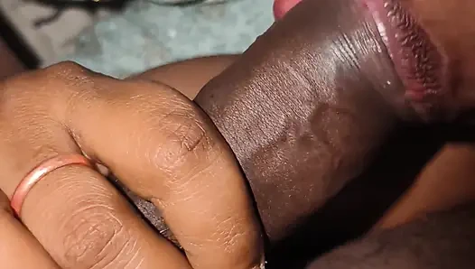 Sevimli desi kız derin emiyor, Hintli ev yapımı oral seks boşalması