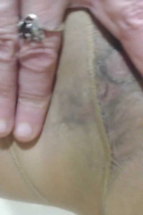 Сеча смоктала прямо з колготок