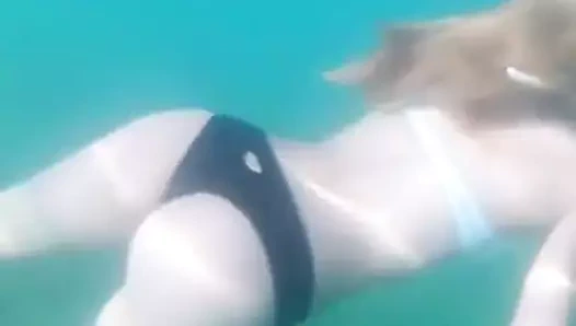 Поливать водой