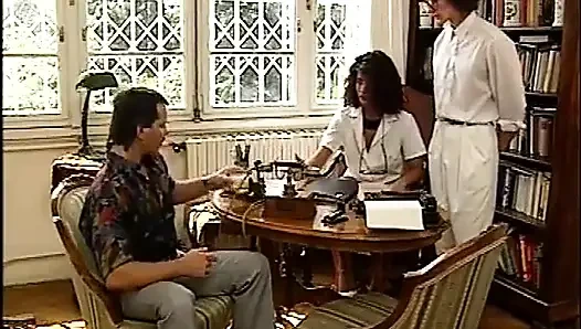 Die fabelhafte angelica bella gibt sich selbst völlig zum vergnügen