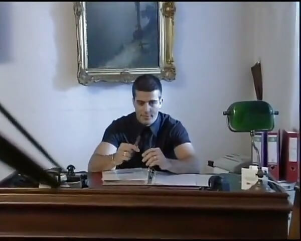 Két tökéletes német csaj van itt, hogy hármasban kényeztesse a farkát