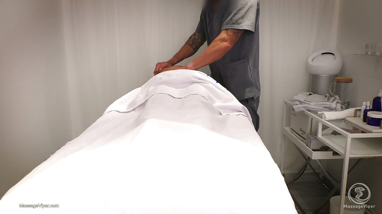 Blonde fitness model fucking her massage therapist