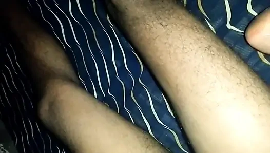 Hintli kadın yatak odasında sert seks yapıyor