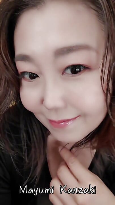 穿著性感裙子的日本妻子