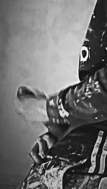 職場でBBCで自慰行為をしているところを見つかった