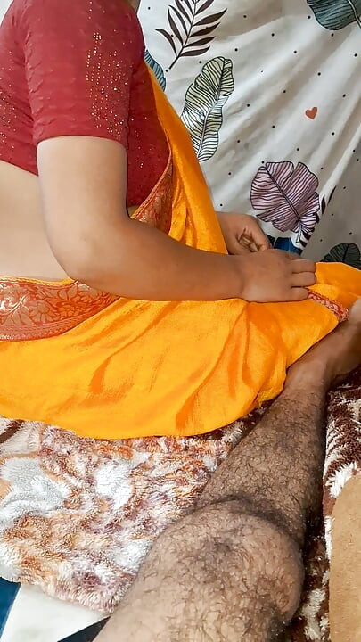 Romance desi puro com Sunni bhabhi primeira vez melhor posição indiana satisfeita dona de casa