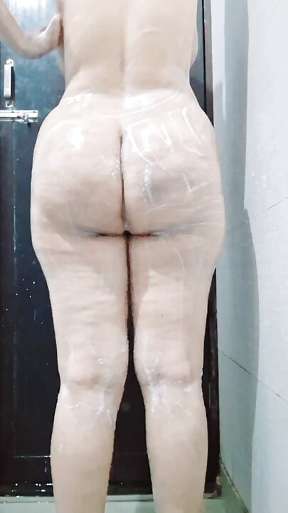 Indian desi cousin caught while bathing, hot indian girl