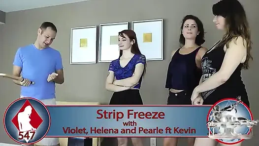 Они играют, заморозка стриптиз и утверждая доминирование