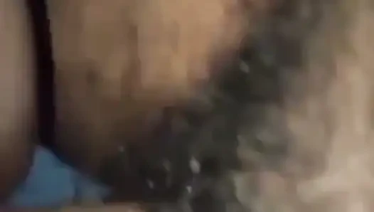 Yangzi reibt ihre Muschi an meinem Schwanz