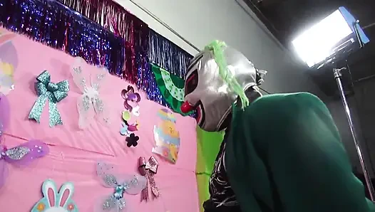 Teksaslı gençlerin yüzünü sikiyor ve götünü yiyor!