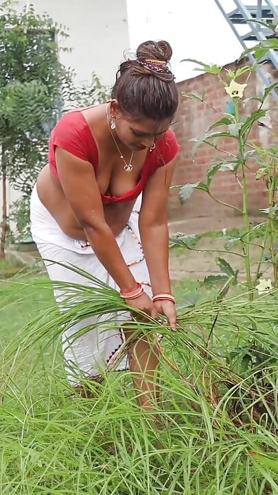 我的火辣嫂子在我房間裡完全自慰時抓住了我