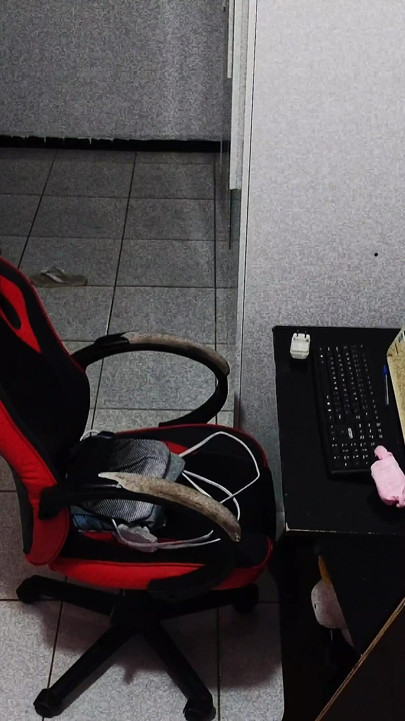 Żonaty zdradza męża z sąsiadem obok