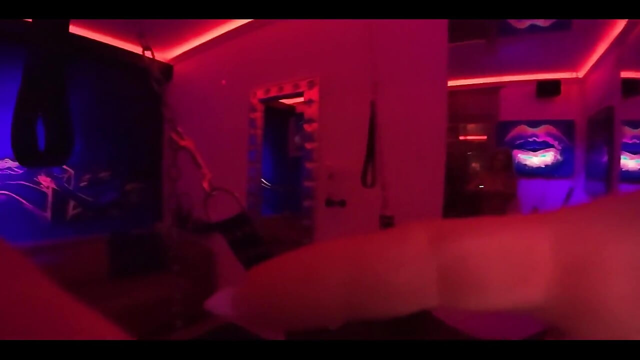 Új perverz játszószoba a gloryhole-unkkal!