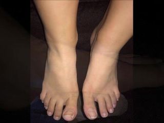 Maria bouge ses pieds sexy